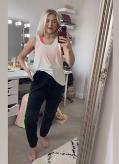 Lucy Fallon feet photo thumbnail