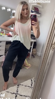 Lucy Fallon feet photo thumbnail