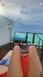 Lucy Fallon feet photo thumbnail