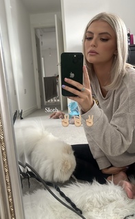 Lucy Fallon feet photo thumbnail