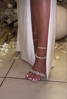 Lucy Fallon feet photo thumbnail