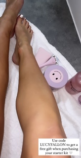Lucy Fallon feet photo thumbnail