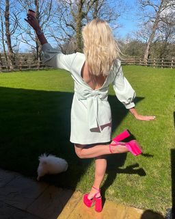 Lucy Fallon feet photo thumbnail