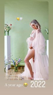 Lucy Fallon feet photo thumbnail