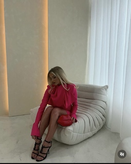 Lucy Fallon feet photo thumbnail