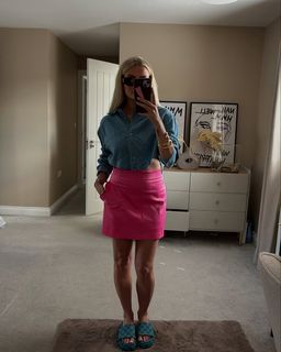 Lucy Fallon feet photo thumbnail