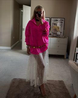 Lucy Fallon feet photo thumbnail