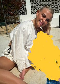 Lucy Fallon feet photo thumbnail