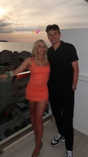 Lucy Fallon feet photo thumbnail