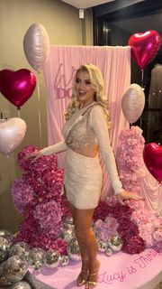 Lucy Fallon feet photo thumbnail