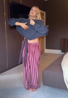 Lucy Fallon feet photo 5