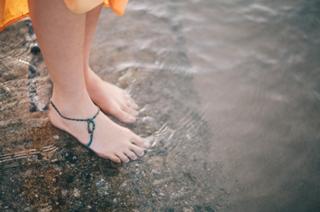 Lucy Fry feet photo thumbnail