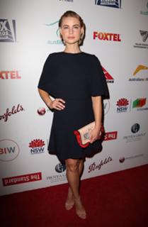 Lucy Fry feet photo thumbnail