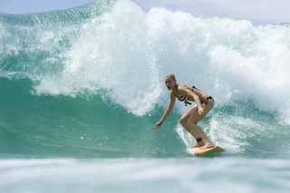 Lucy Fry feet photo thumbnail