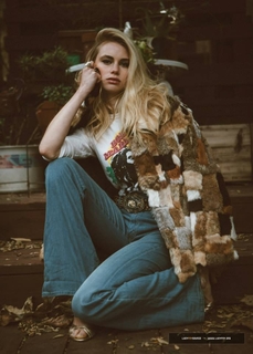 Lucy Fry feet photo thumbnail