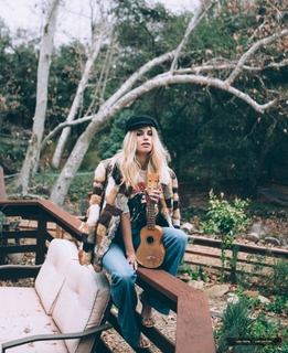 Lucy Fry feet photo thumbnail