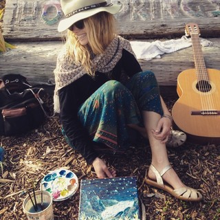 Lucy Fry feet photo thumbnail