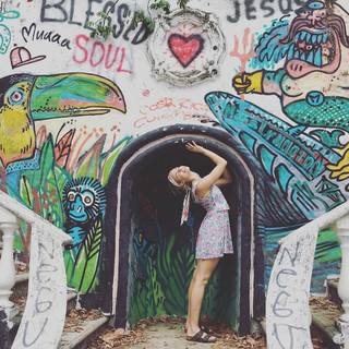 Lucy Fry feet photo thumbnail