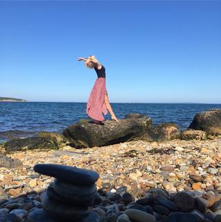 Lucy Fry feet photo thumbnail