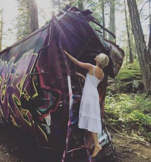 Lucy Fry feet photo thumbnail