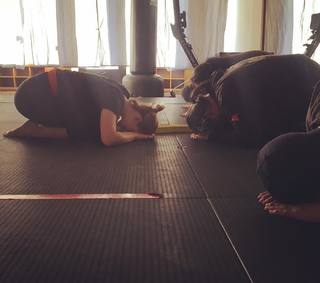 Lucy Fry feet photo thumbnail