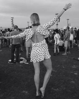 Lucy Fry feet photo thumbnail