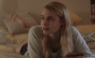 Lucy Fry feet photo thumbnail