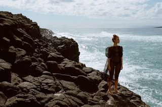 Lucy Fry feet photo thumbnail