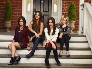 Lucy Hale feet photo thumbnail