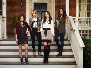 Lucy Hale feet photo thumbnail