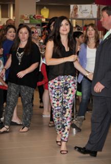 Lucy Hale feet photo thumbnail
