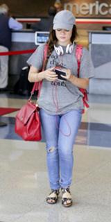 Lucy Hale feet photo thumbnail