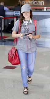 Lucy Hale feet photo thumbnail