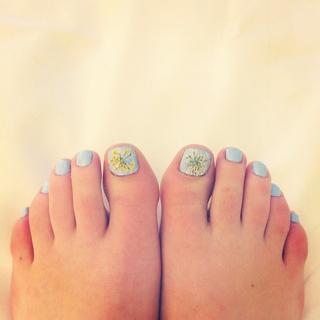 Lucy Hale feet photo thumbnail