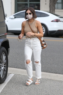 Lucy Hale feet photo thumbnail