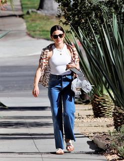 Lucy Hale feet photo thumbnail