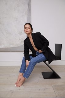 Lucy Hale feet photo thumbnail