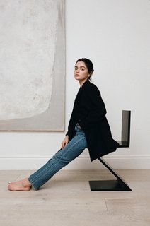 Lucy Hale feet photo thumbnail