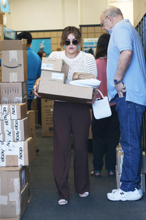 Lucy Hale feet photo thumbnail