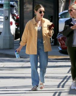 Lucy Hale feet photo thumbnail