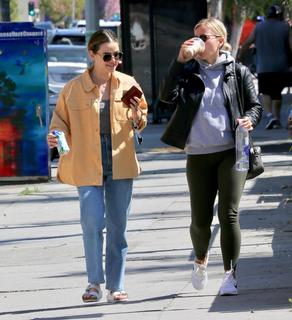 Lucy Hale feet photo thumbnail