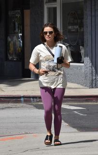 Lucy Hale feet photo thumbnail