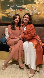 Lucy Hale feet photo thumbnail