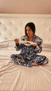 Lucy Hale feet photo thumbnail