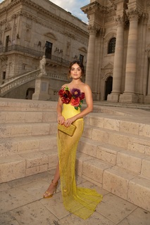 Lucy Hale feet photo thumbnail
