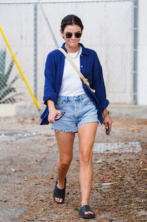 Lucy Hale feet photo thumbnail