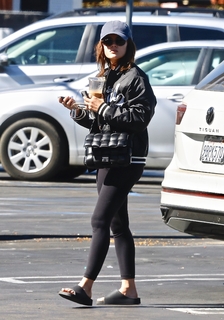 Lucy Hale feet photo thumbnail