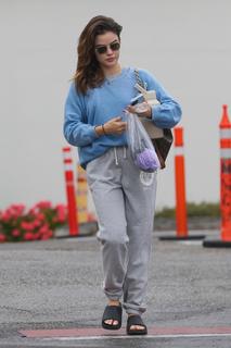 Lucy Hale feet photo thumbnail