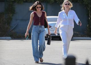 Lucy Hale feet photo thumbnail