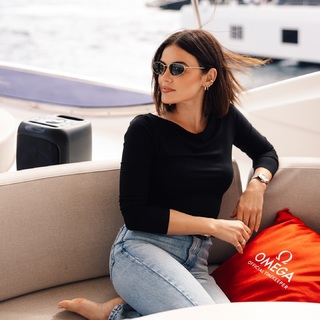 Lucy Hale feet photo thumbnail